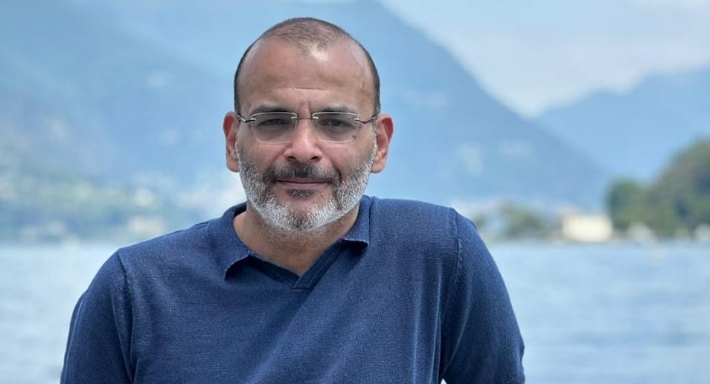تفاصيل خناقة أيمن بهجت قمر ومحمد صلاح العزب على ألبوم عمرو دياب الجديد